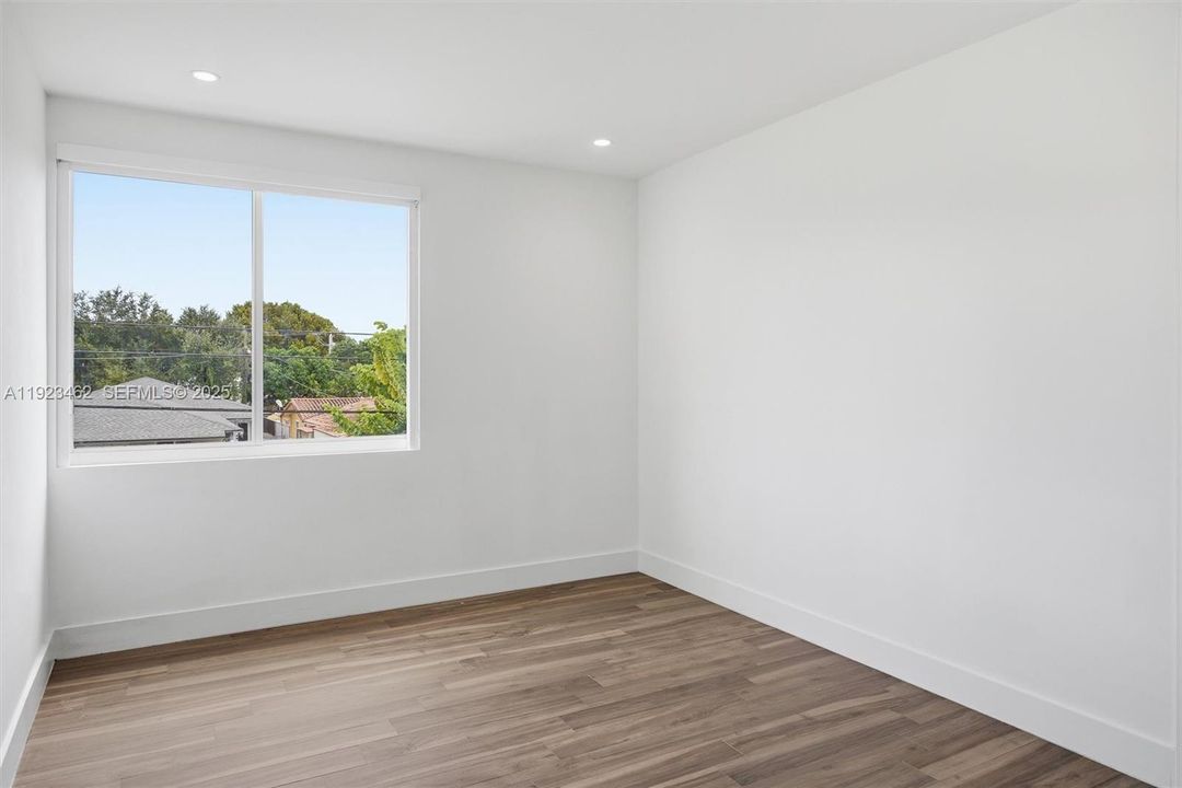 For Rent: $7,200 (3 beds, 3 baths, 2039 Square Feet)