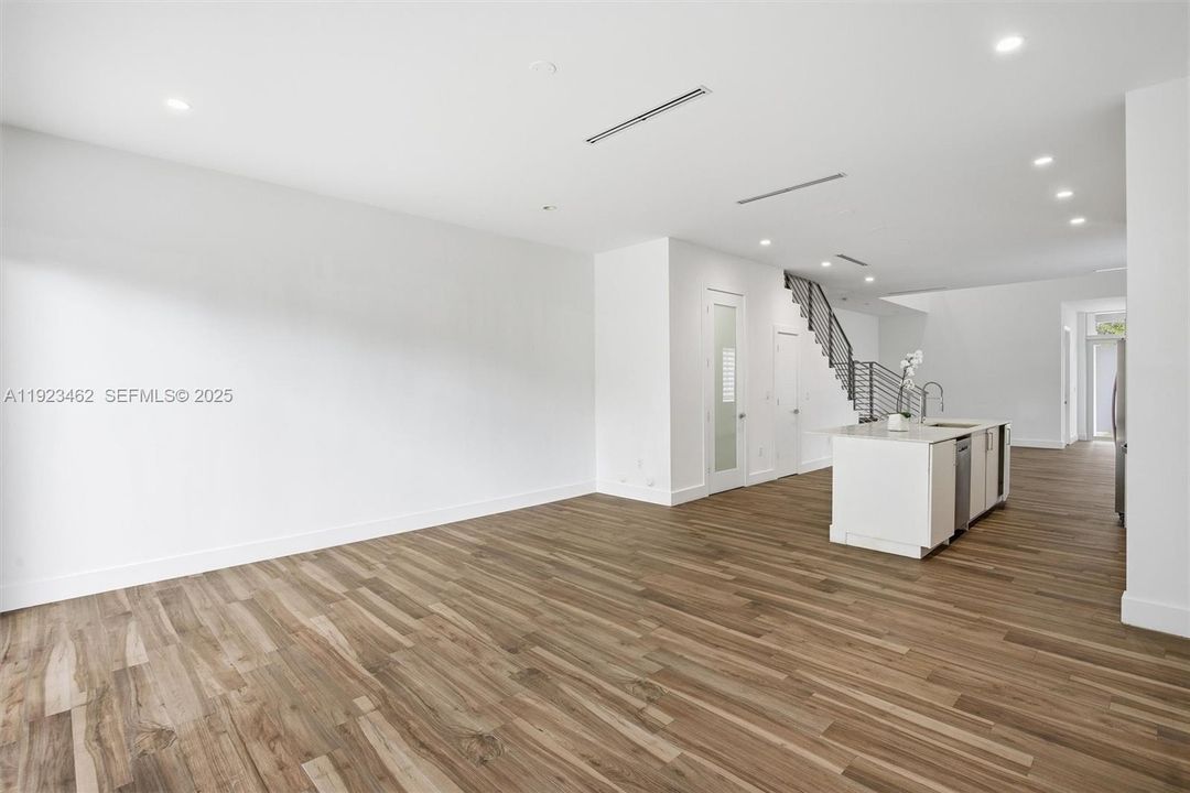 For Rent: $7,200 (3 beds, 3 baths, 2039 Square Feet)