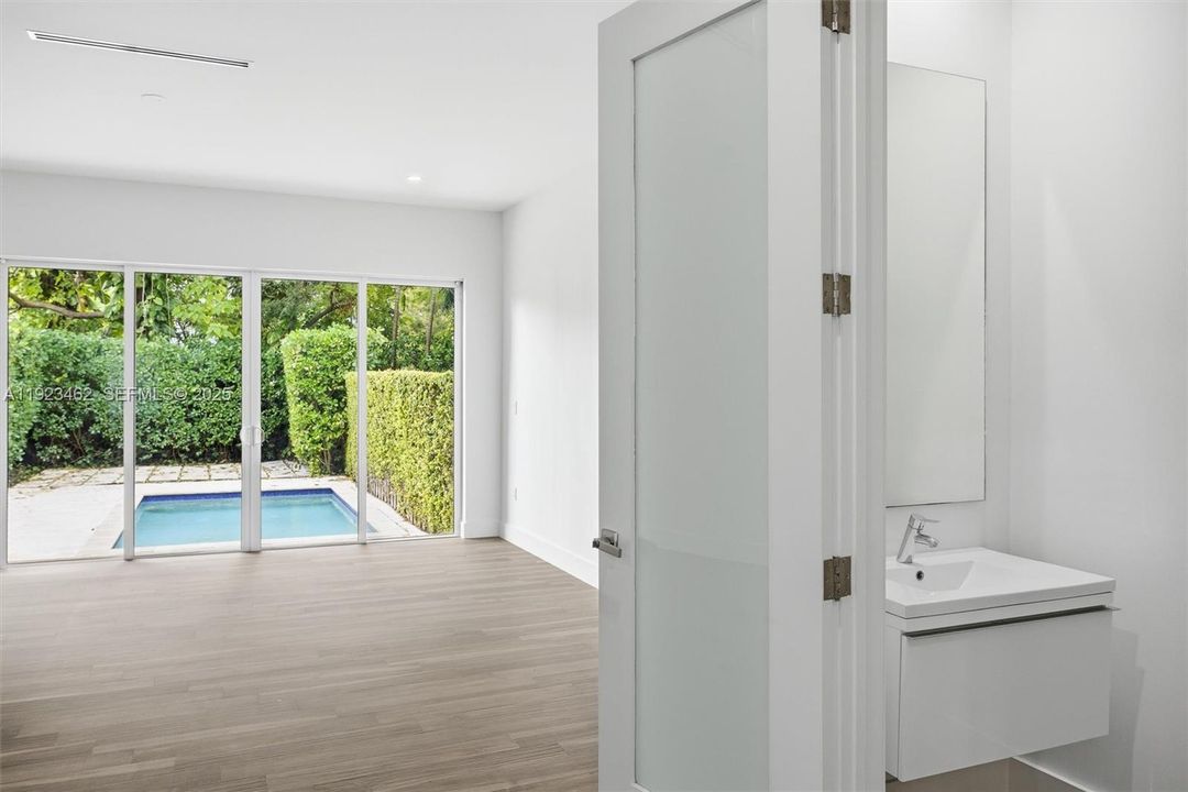 For Rent: $7,200 (3 beds, 3 baths, 2039 Square Feet)