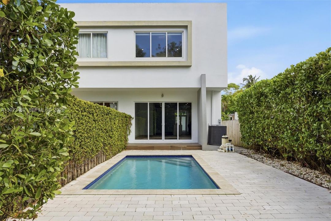 For Rent: $7,200 (3 beds, 3 baths, 2039 Square Feet)