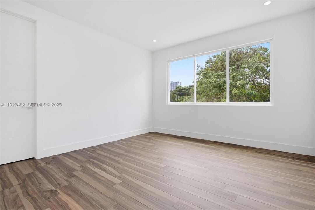 For Rent: $7,200 (3 beds, 3 baths, 2039 Square Feet)