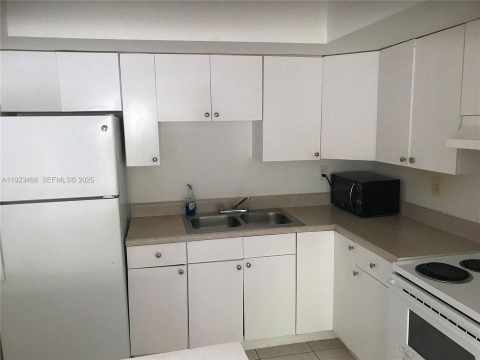 出租: $1,549 (1 贝兹, 1 浴室, 750 平方英尺)