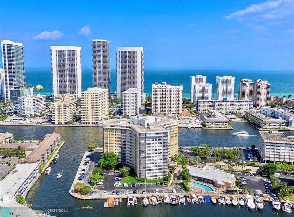 For Sale: $360,000 (2 beds, 2 baths, 1420 Square Feet)