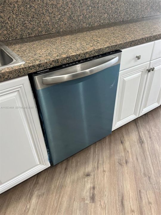 For Sale: $360,000 (2 beds, 2 baths, 1420 Square Feet)