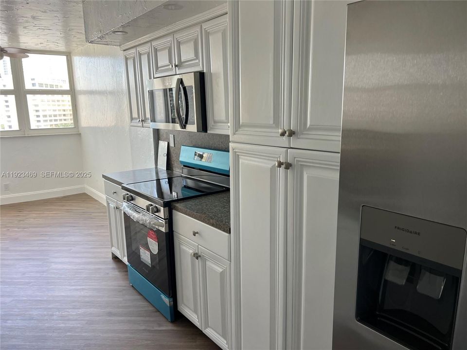 For Sale: $360,000 (2 beds, 2 baths, 1420 Square Feet)