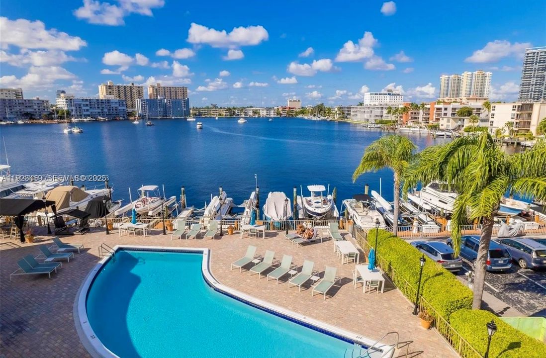 For Sale: $360,000 (2 beds, 2 baths, 1420 Square Feet)