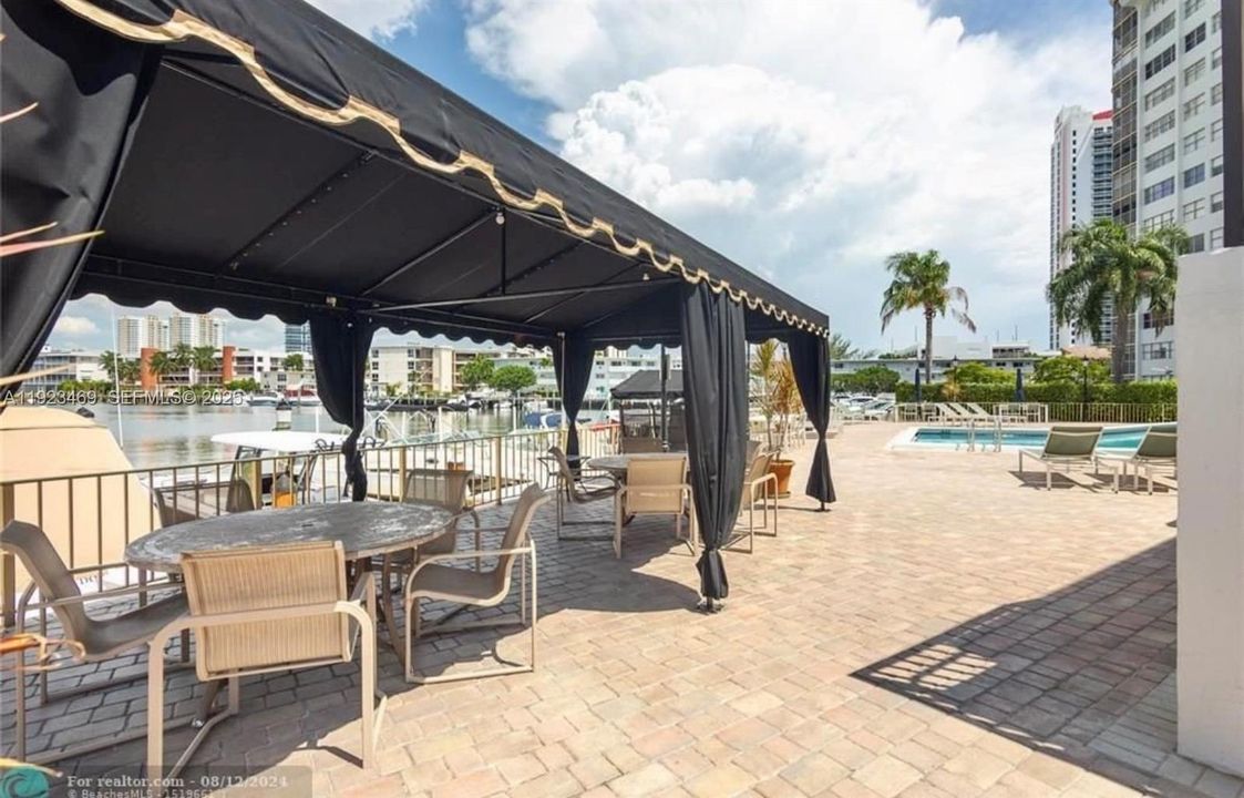 For Sale: $360,000 (2 beds, 2 baths, 1420 Square Feet)