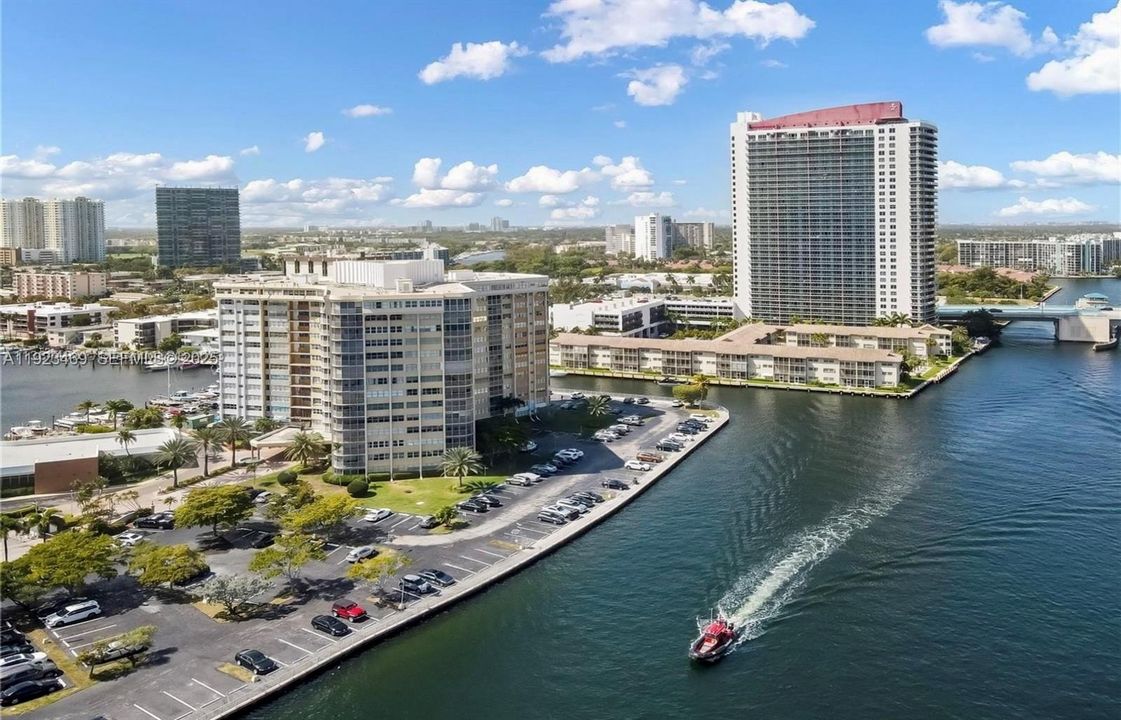 For Sale: $360,000 (2 beds, 2 baths, 1420 Square Feet)