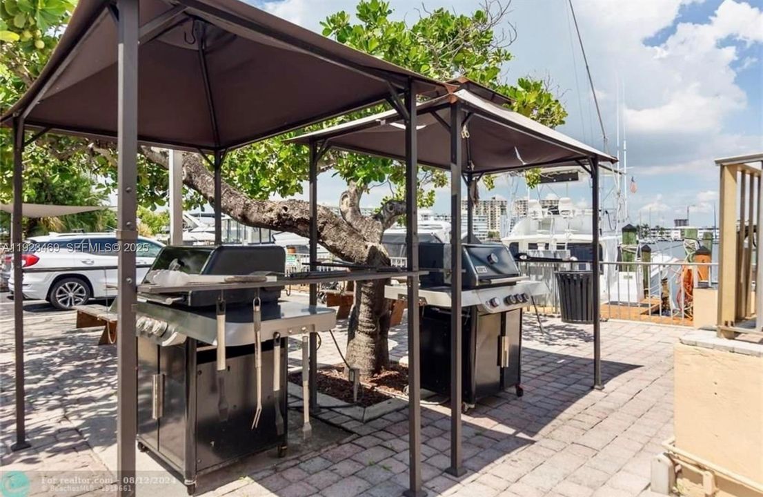 For Sale: $360,000 (2 beds, 2 baths, 1420 Square Feet)