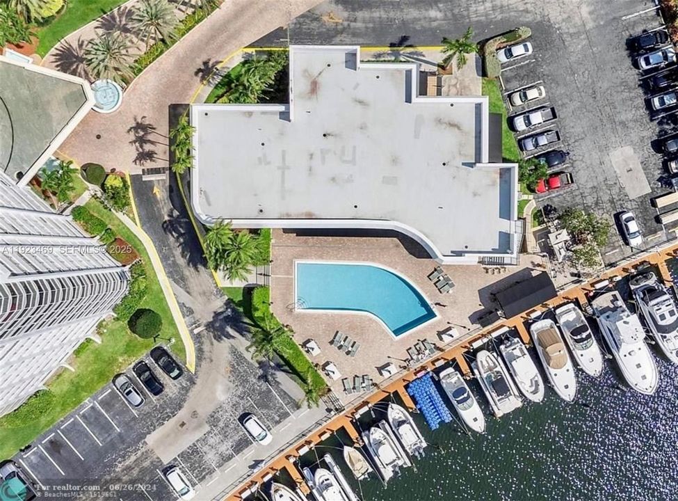 For Sale: $360,000 (2 beds, 2 baths, 1420 Square Feet)