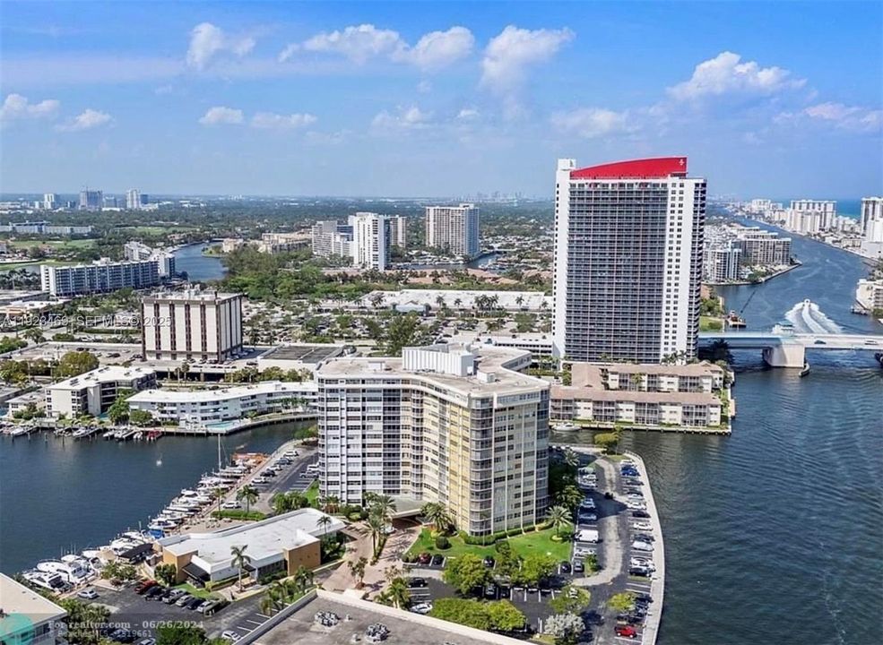 For Sale: $360,000 (2 beds, 2 baths, 1420 Square Feet)