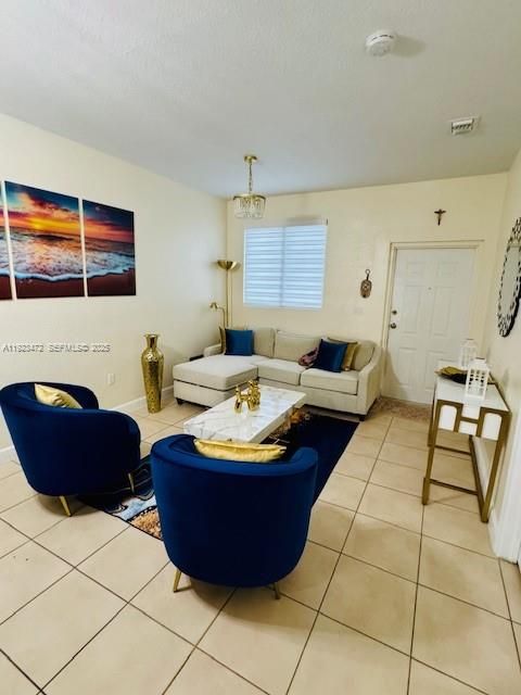 На продажу: $259,900 (3 спален, 2 ванн, 1166 Квадратных фут)