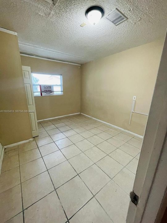 出租: $2,500 (3 贝兹, 2 浴室, 964 平方英尺)