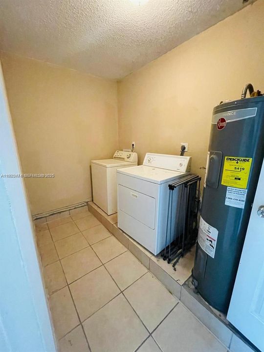 出租: $2,500 (3 贝兹, 2 浴室, 964 平方英尺)