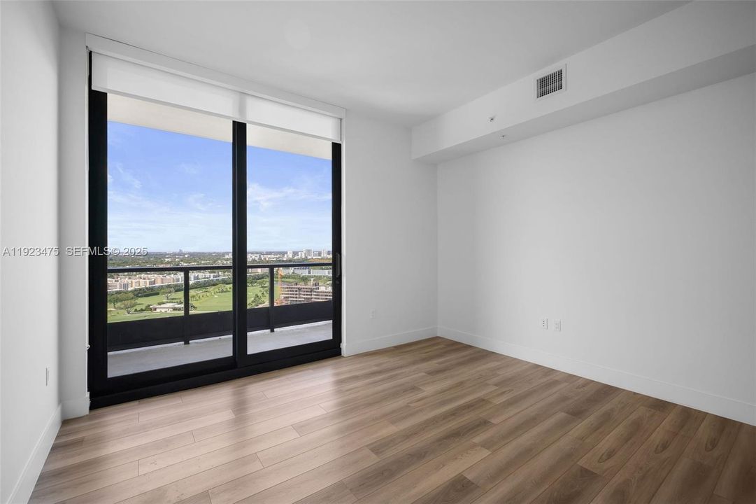 合同活跃: $2,983 (1 贝兹, 1 浴室, 859 平方英尺)