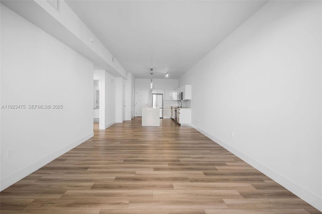 合同活跃: $2,983 (1 贝兹, 1 浴室, 859 平方英尺)