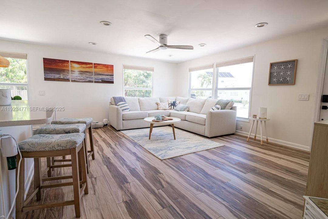 На продажу: $699,000 (3 спален, 2 ванн, 1758 Квадратных фут)