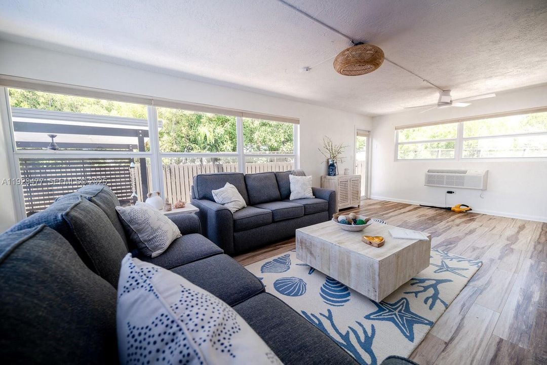 На продажу: $699,000 (3 спален, 2 ванн, 1758 Квадратных фут)