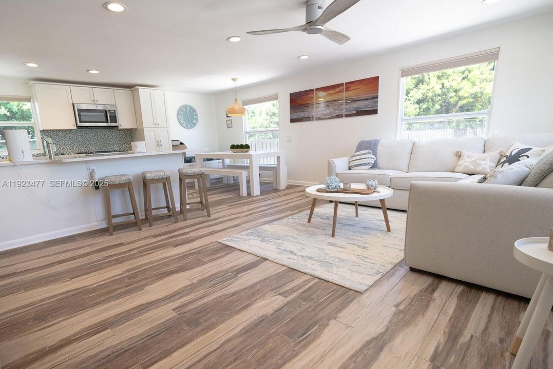 На продажу: $699,000 (3 спален, 2 ванн, 1758 Квадратных фут)