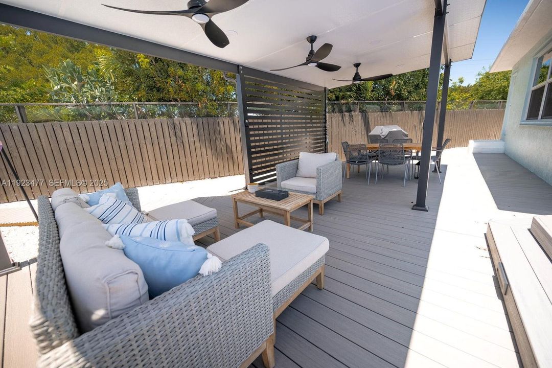 На продажу: $699,000 (3 спален, 2 ванн, 1758 Квадратных фут)