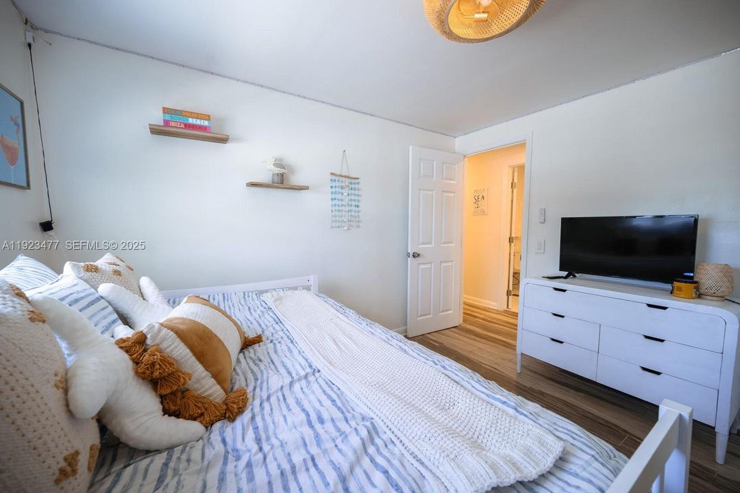 На продажу: $699,000 (3 спален, 2 ванн, 1758 Квадратных фут)