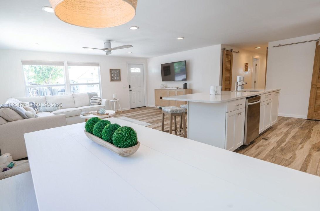 На продажу: $699,000 (3 спален, 2 ванн, 1758 Квадратных фут)