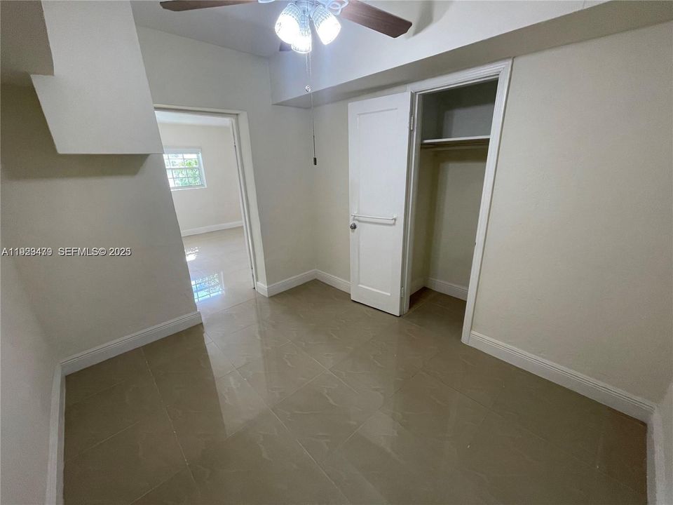 For Rent: $1,800 (1 beds, 1 baths, 2076 Square Feet)