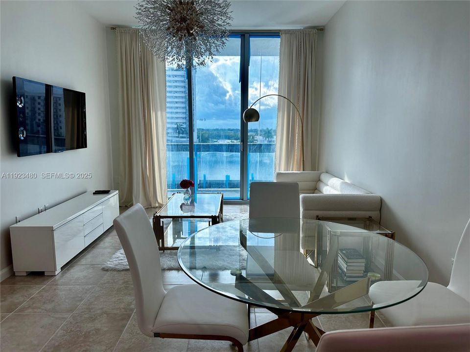 En Venta: $568,000 (1 camas, 2 baños, 828 Pies cuadrados)