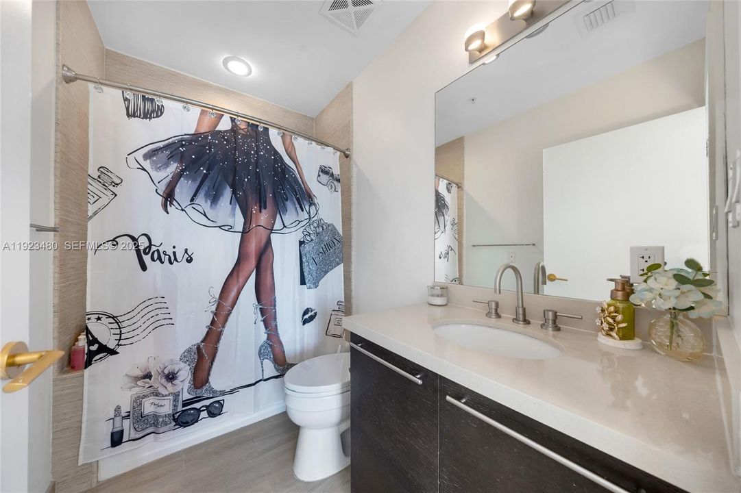 En Venta: $568,000 (1 camas, 2 baños, 828 Pies cuadrados)