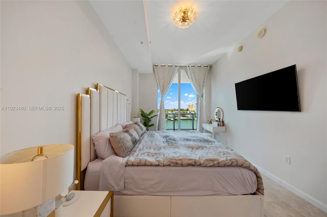 En Venta: $568,000 (1 camas, 2 baños, 828 Pies cuadrados)