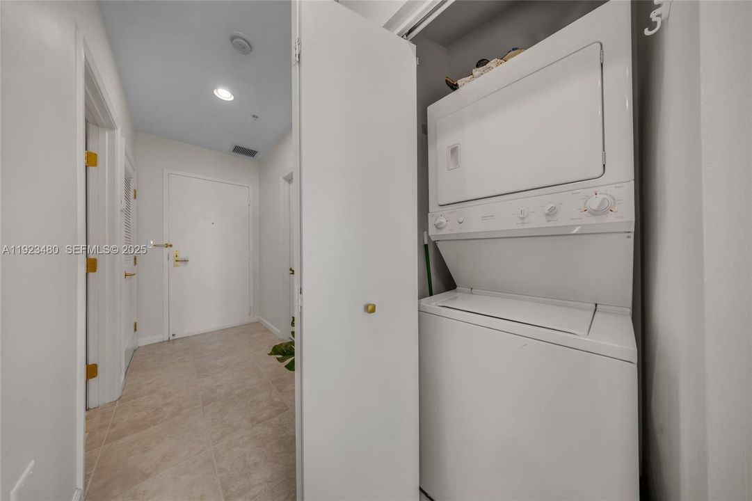 En Venta: $568,000 (1 camas, 2 baños, 828 Pies cuadrados)