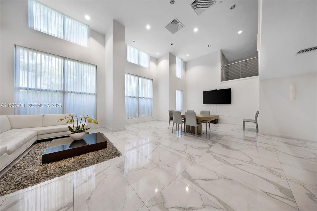 En Venta: $568,000 (1 camas, 2 baños, 828 Pies cuadrados)