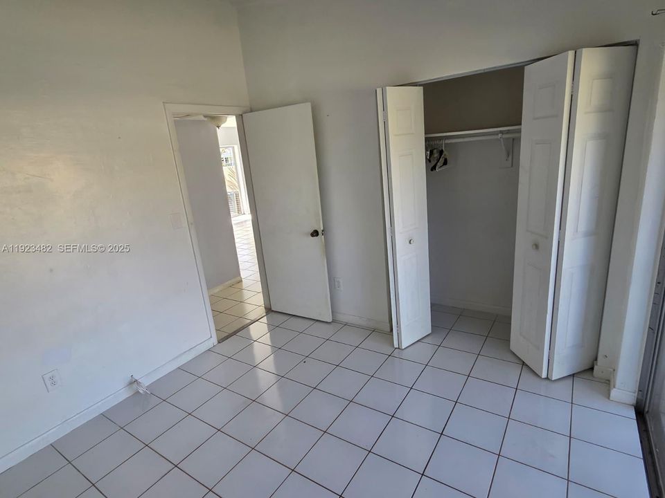 For Sale: $370,000 (2 beds, 2 baths, 1101 Square Feet)