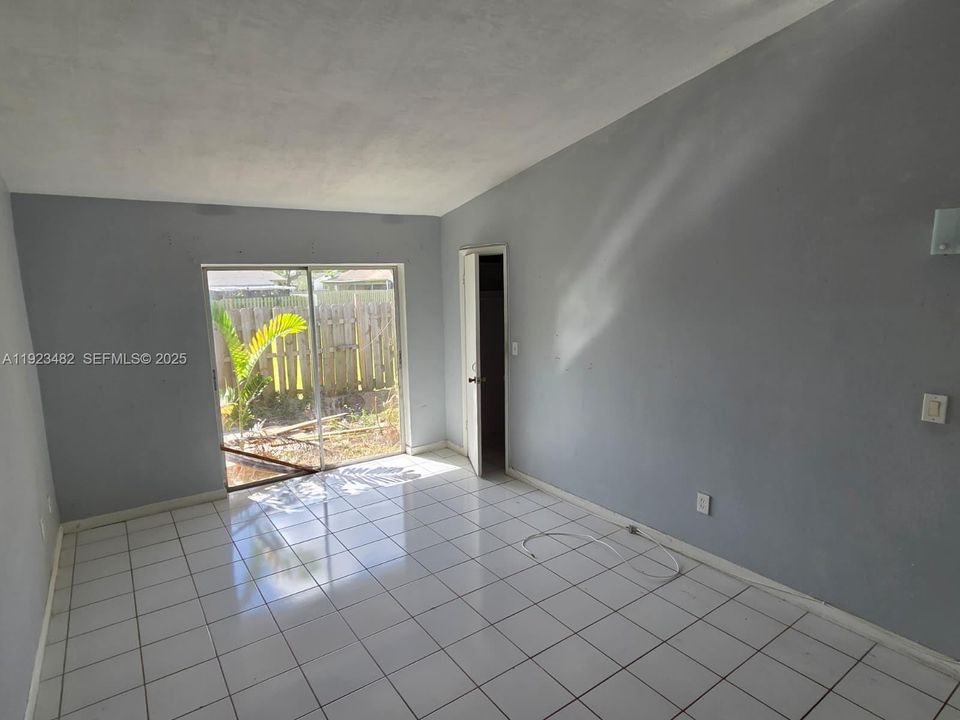 For Sale: $370,000 (2 beds, 2 baths, 1101 Square Feet)