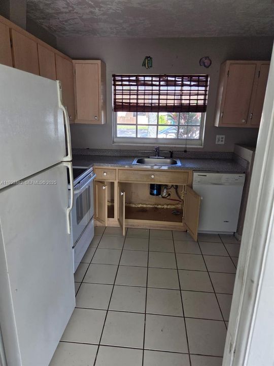 For Sale: $370,000 (2 beds, 2 baths, 1101 Square Feet)