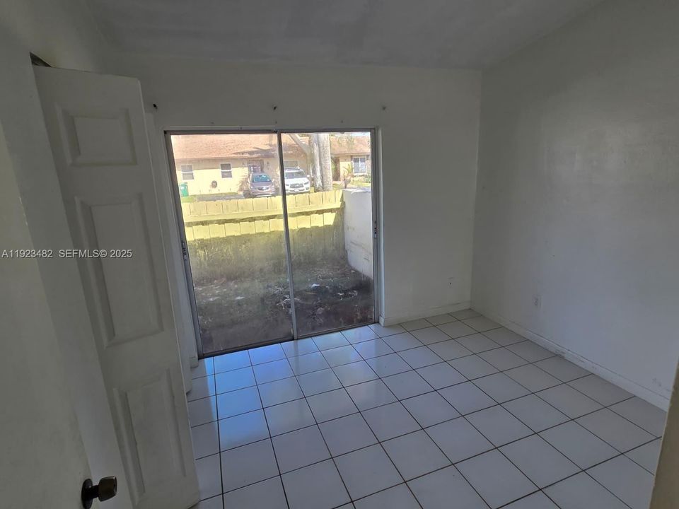 For Sale: $370,000 (2 beds, 2 baths, 1101 Square Feet)