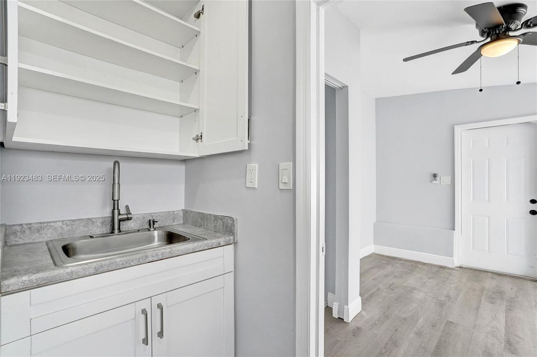 For Rent: $1,200 (0 beds, 1 baths, 816 Square Feet)