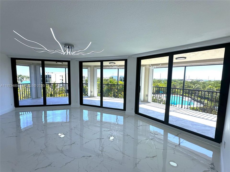 待售: $1,250,000 (3 贝兹, 2 浴室, 1902 平方英尺)