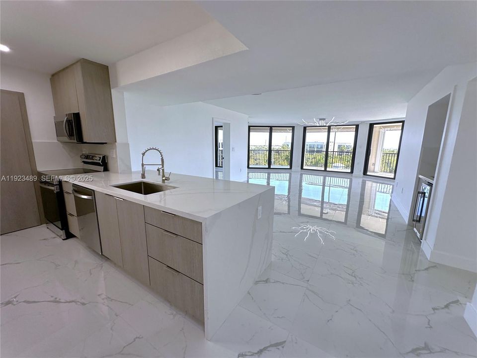 待售: $1,250,000 (3 贝兹, 2 浴室, 1902 平方英尺)