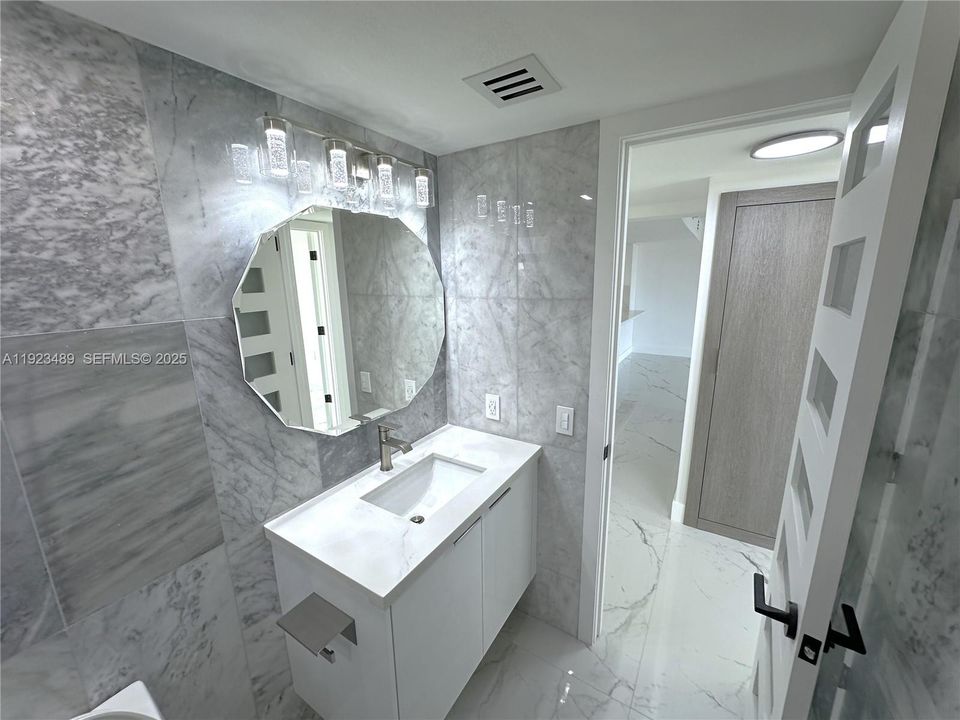 待售: $1,250,000 (3 贝兹, 2 浴室, 1902 平方英尺)