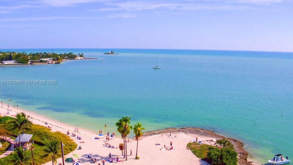 待售: $1,250,000 (3 贝兹, 2 浴室, 1902 平方英尺)