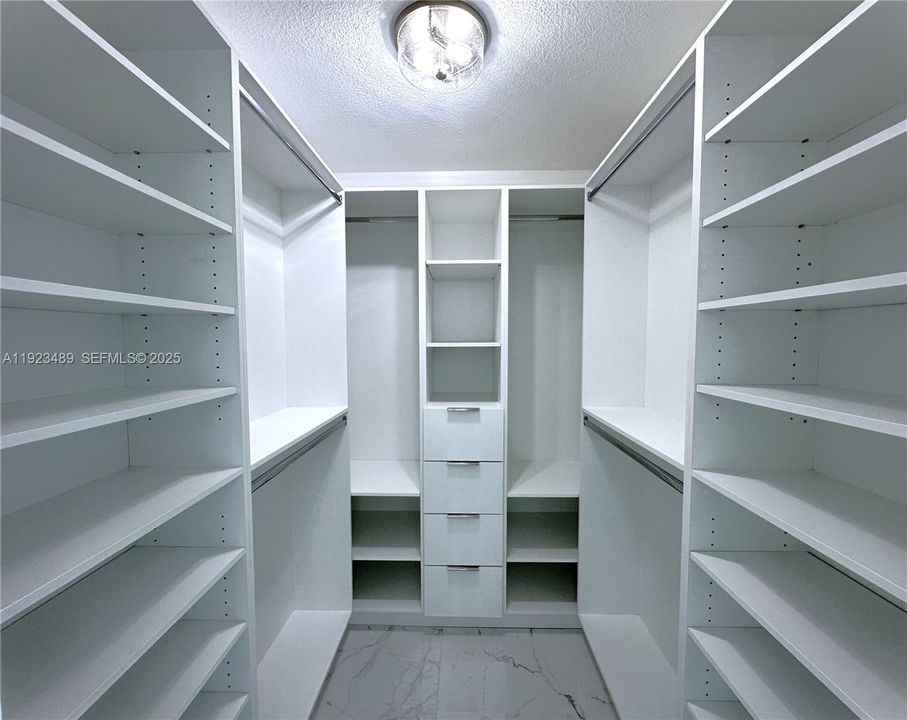 待售: $1,250,000 (3 贝兹, 2 浴室, 1902 平方英尺)