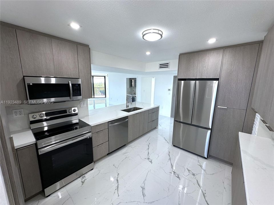 待售: $1,250,000 (3 贝兹, 2 浴室, 1902 平方英尺)