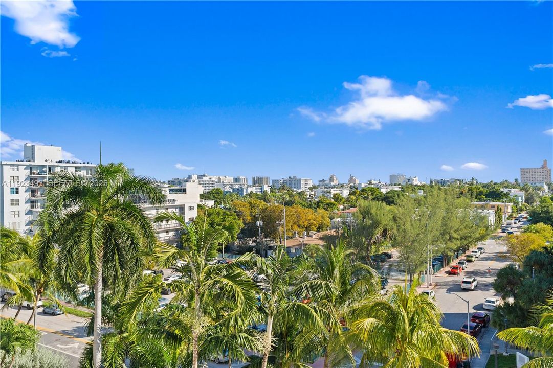 For Sale: $350,000 (1 beds, 1 baths, 810 Square Feet)