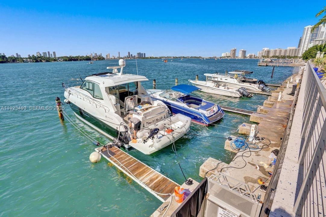 For Sale: $350,000 (1 beds, 1 baths, 810 Square Feet)