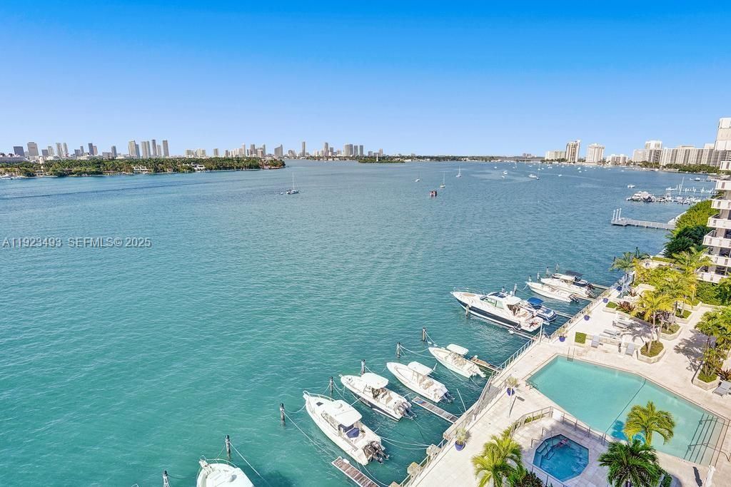 For Sale: $350,000 (1 beds, 1 baths, 810 Square Feet)