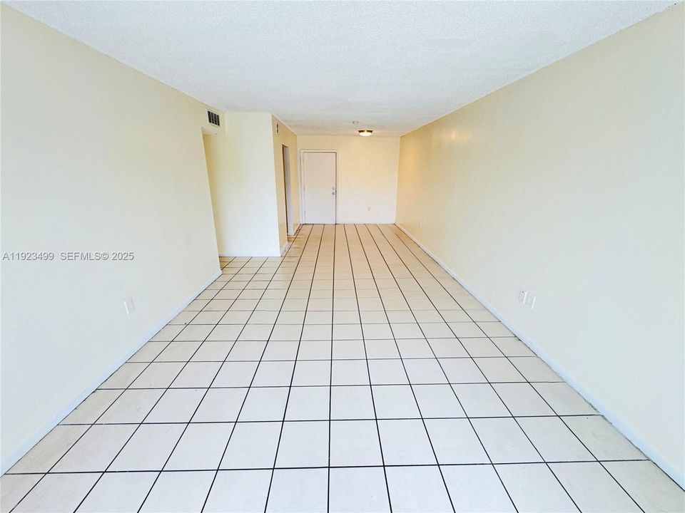 For Sale: $158,000 (2 beds, 2 baths, 1100 Square Feet)