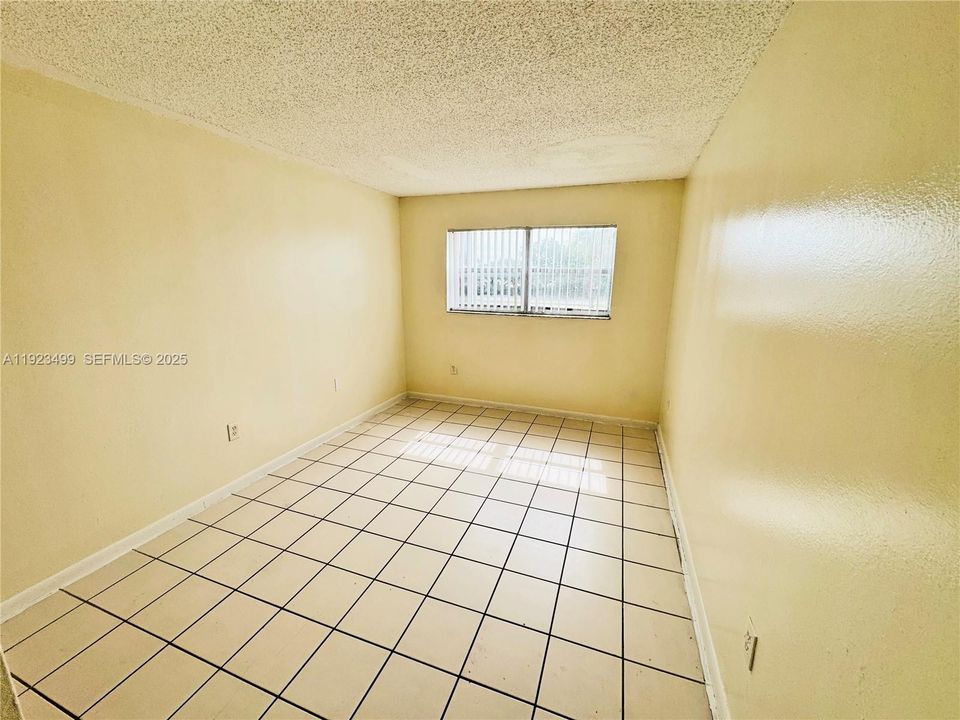 For Sale: $158,000 (2 beds, 2 baths, 1100 Square Feet)