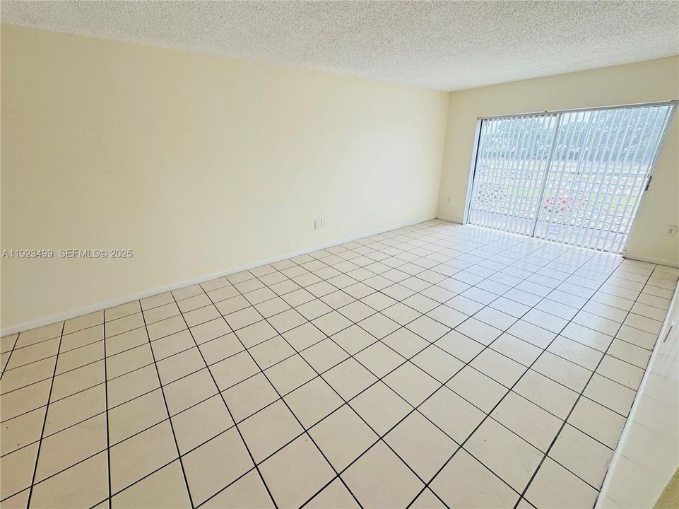 For Sale: $158,000 (2 beds, 2 baths, 1100 Square Feet)