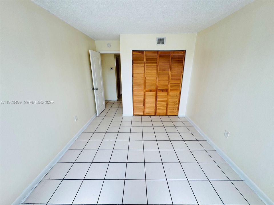 For Sale: $158,000 (2 beds, 2 baths, 1100 Square Feet)